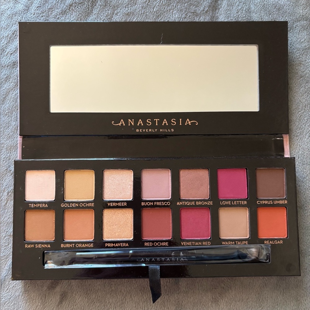 Anastasia, Beverly Hills, Modern Renaissance palette new original packaging.